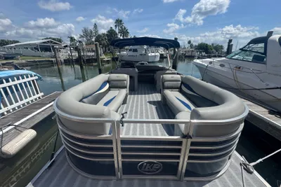 Leisurecraft Prestige 2635LX Tri-Toon