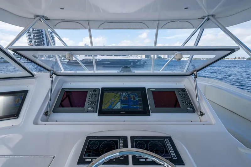 Qualifier Yacht Photos Pics Viking 52 QUALIFIER - Helm Station