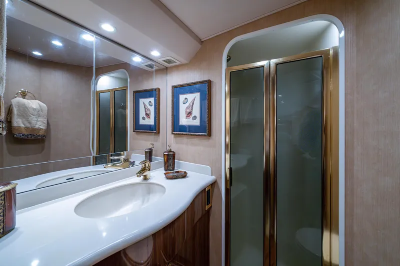 Qualifier Yacht Photos Pics Viking 52 QUALIFIER - Master Head