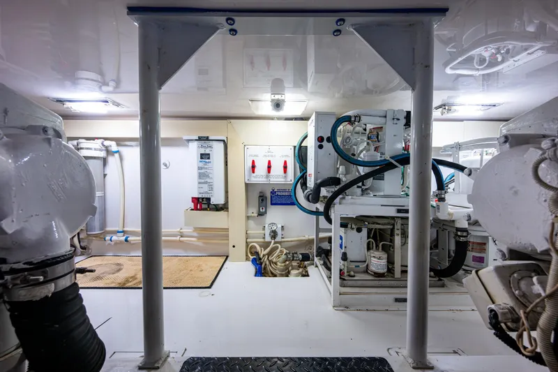 Qualifier Yacht Photos Pics Viking 52 QUALIFIER - Engine Room