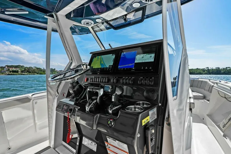  Yacht Photos Pics 2024 Pursuit S 358 Sport - Helm