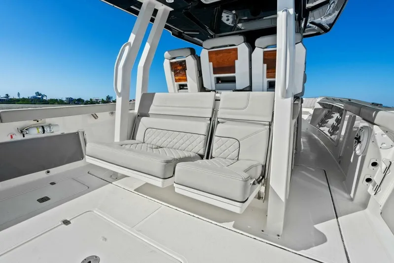  Yacht Photos Pics 2024 Pursuit S 358 Sport - Foldable Seating