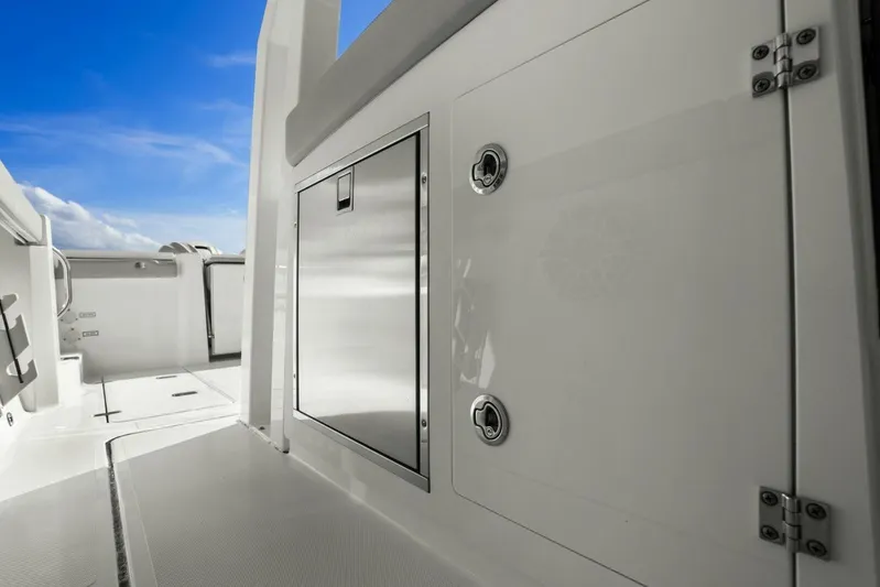  Yacht Photos Pics 2024 Pursuit S 358 Sport - Fridge