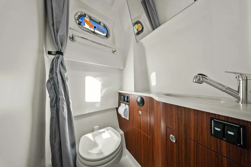  Yacht Photos Pics 2024 Pursuit S 358 Sport - Head