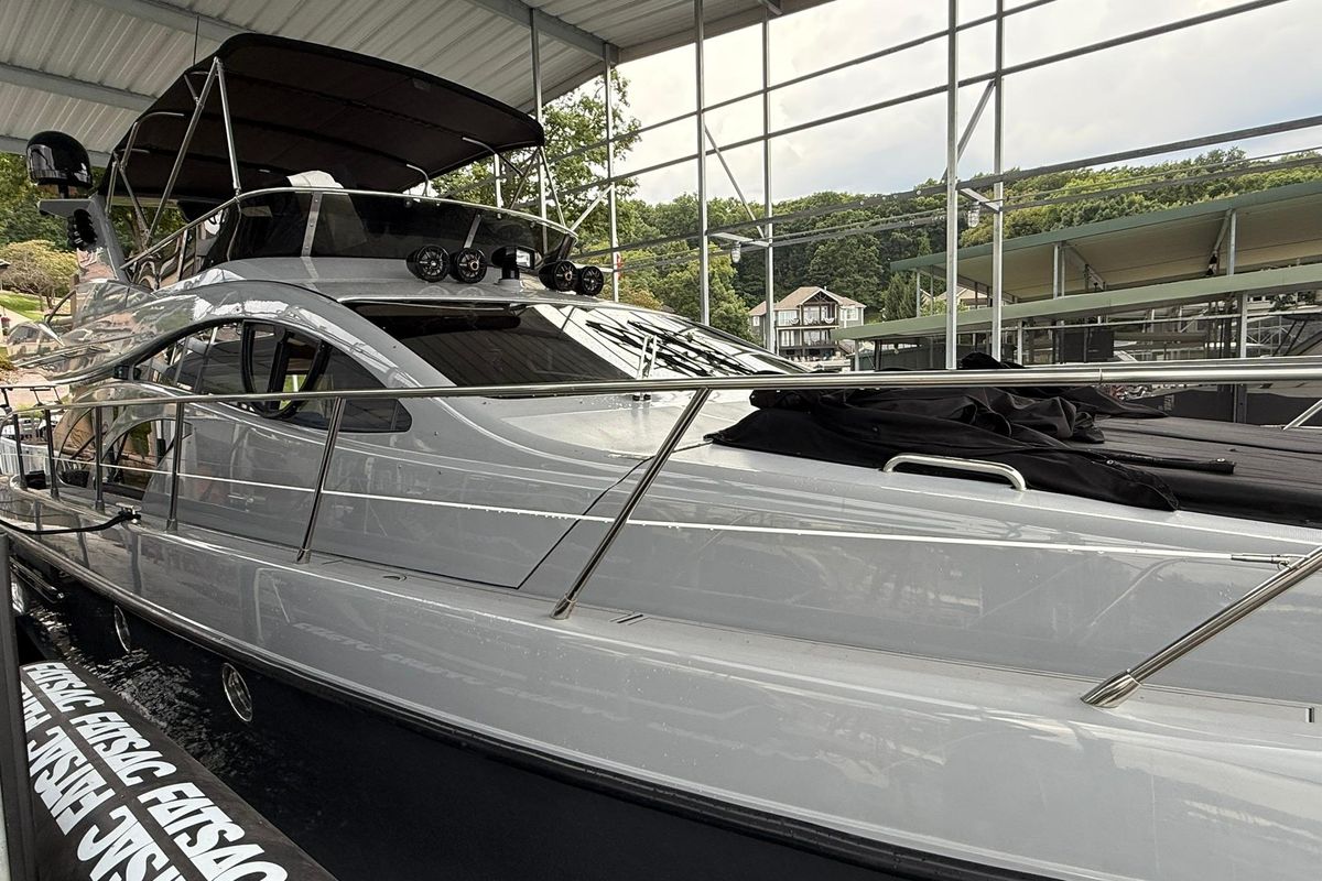 2006 Azimut 52 