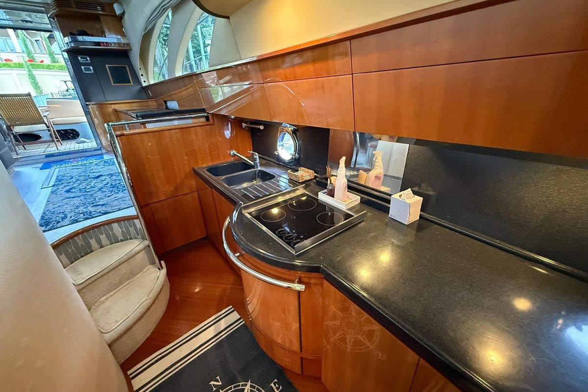 2006 Azimut 52 