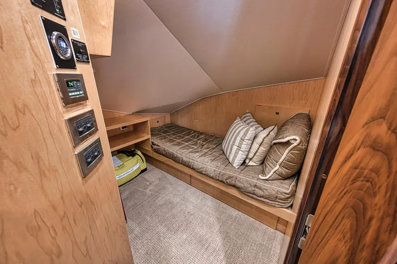 Lucky Wave Yacht Photos Pics Viking 80 Lucky Wave -  Bunk