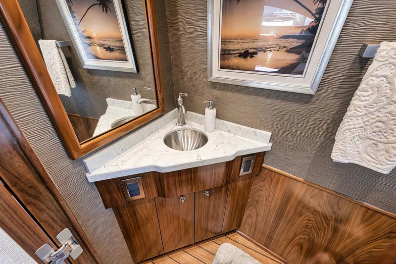 Lucky Wave Yacht Photos Pics Viking 80 Lucky Wave -  Head