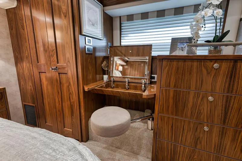 Lucky Wave Yacht Photos Pics Viking 80 Lucky Wave -  Stateroom