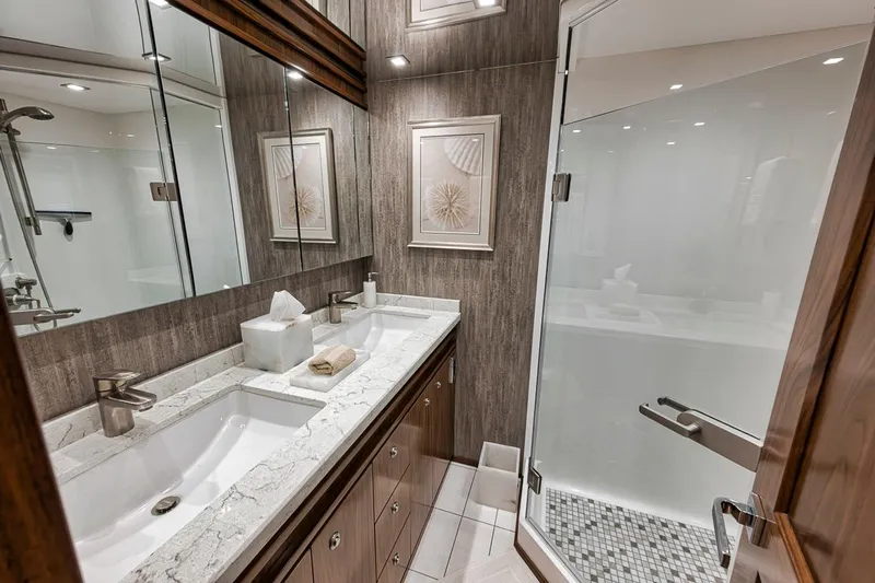 Lucky Wave Yacht Photos Pics Viking 80 Lucky Wave -  Head