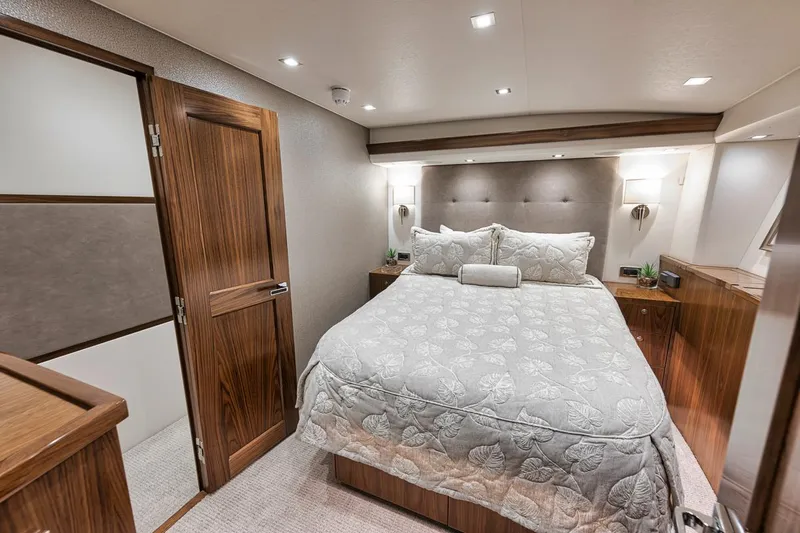 Lucky Wave Yacht Photos Pics Viking 80 Lucky Wave -  Stateroom