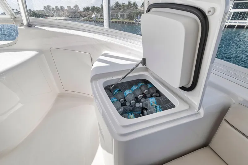 Lucky Wave Yacht Photos Pics Viking 80 Lucky Wave -  Flybridge