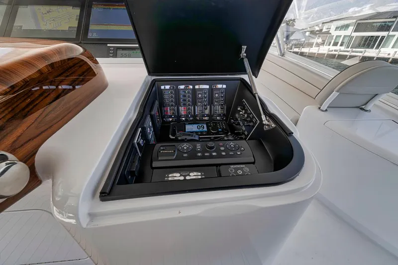 Lucky Wave Yacht Photos Pics Viking 80 Lucky Wave -  Flybridge