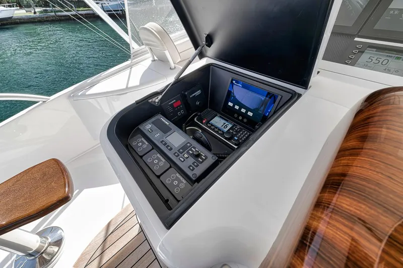 Lucky Wave Yacht Photos Pics Viking 80 Lucky Wave -  Flybridge