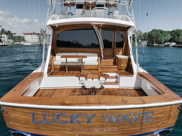 Lucky Wave Yacht Photos Pics Viking 80 Lucky Wave - Transom