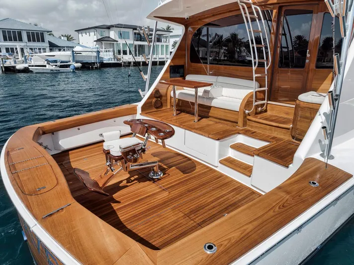 Lucky Wave Yacht Photos Pics Viking 80 Lucky Wave -  Cockpit