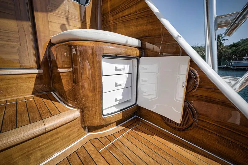 Lucky Wave Yacht Photos Pics Viking 80 Lucky Wave -  Cockpit