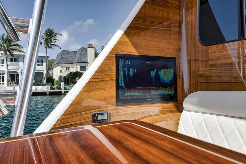 Lucky Wave Yacht Photos Pics Viking 80 Lucky Wave -  Cockpit