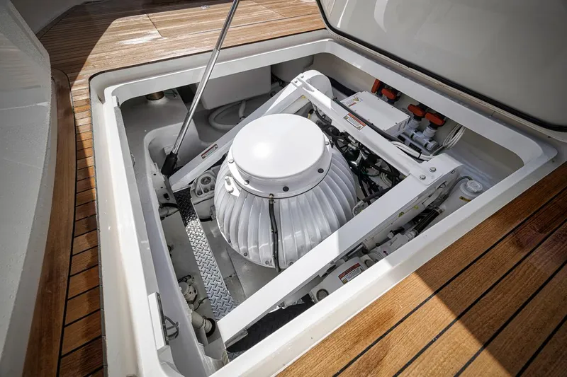 Lucky Wave Yacht Photos Pics Viking 80 Lucky Wave -  SeaKeeper