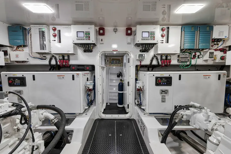 Lucky Wave Yacht Photos Pics Viking 80 Lucky Wave -  Engine Room