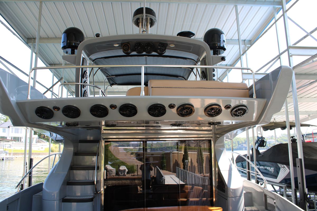 2006 Azimut 52 