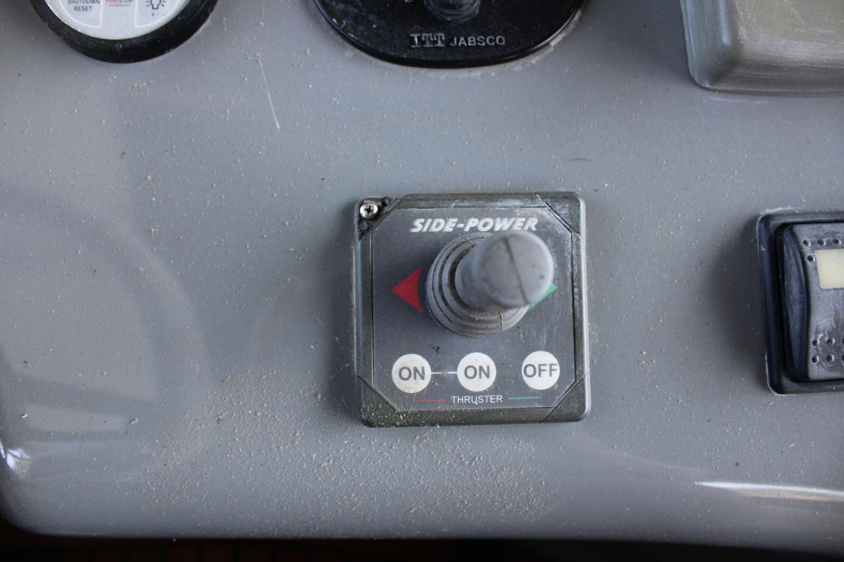 2006 Azimut 52 