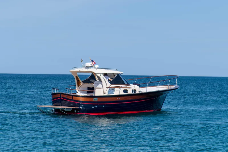 Fratelli Aprea Sorrento 32 Yacht Photos Pics 2020 Fratelli Aprea Sorrento 32 boat cruising on open sea.