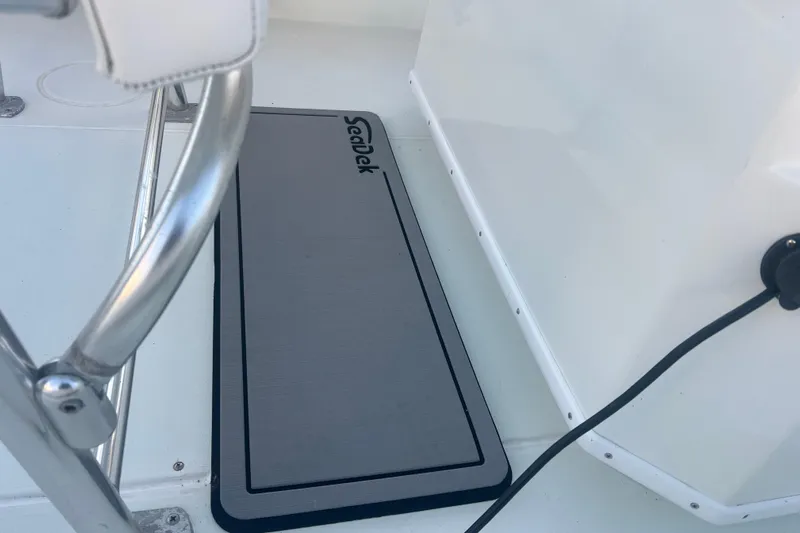  Yacht Photos Pics 2003 Contender 27 Open boat deck with SeaDek mat and stainless steel railing.