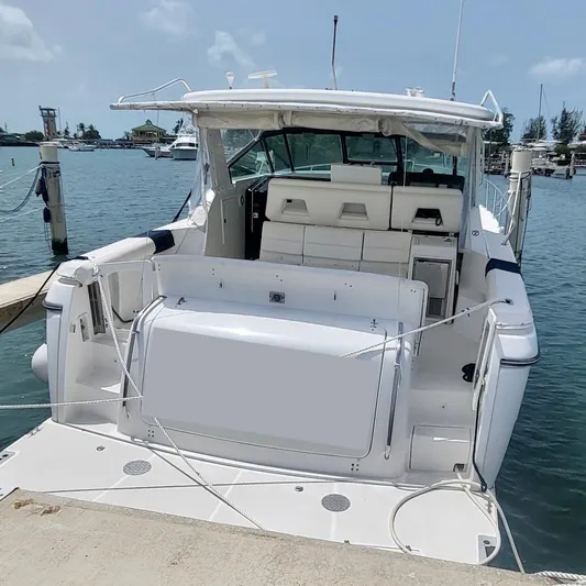  Yacht Photos Pics 2002 Tiara Yachts 4000 Express docked at marina, rear view.