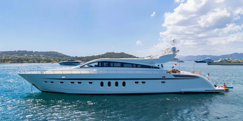 Eclat Yacht Photos Pics Luxurious 2008 Arno Leopard 31 yacht cruising on a sunny day, with scenic coastal backdrop.