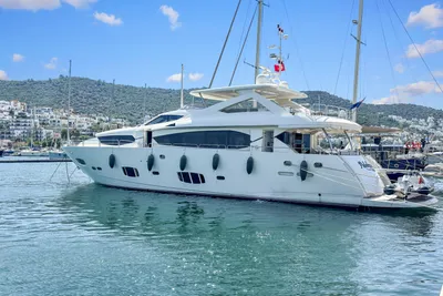 2010 Sunseeker 30 Metre Yacht