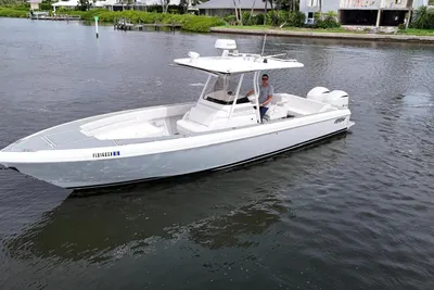 Intrepid 323 Cuddy