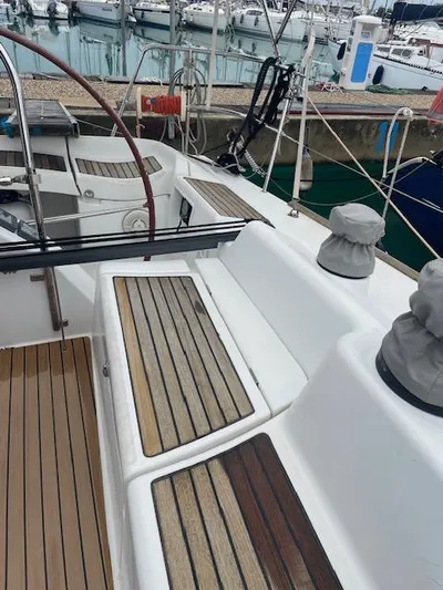  Yacht Photos Pics Beneteau First 40.7 sailboat deck, 2008 model, featuring teak seating and winches in a marina.