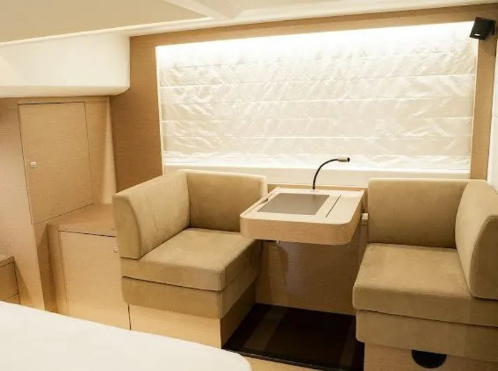 Back Stage Yacht Photos Pics 2018 Prestige 560 - Image 20