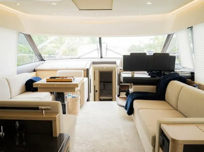 Back Stage Yacht Photos Pics 2018 Prestige 560 - Image 16