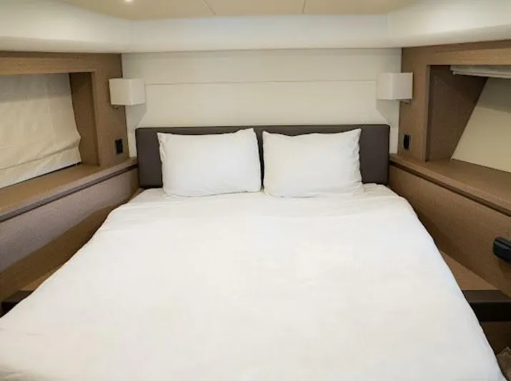 Back Stage Yacht Photos Pics 2018 Prestige 560 - Image 23