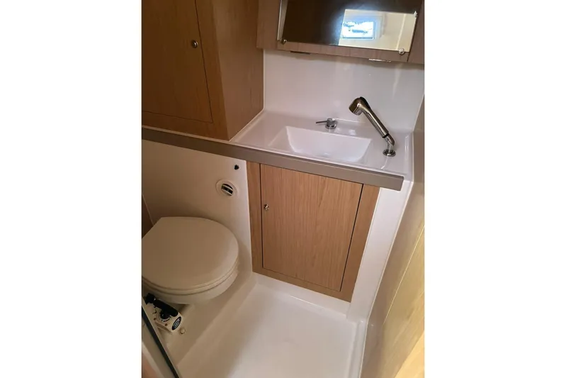 Mar III Yacht Photos Pics Beneteau Oceanis 41.1 2020 yacht bathroom with sink and toilet.