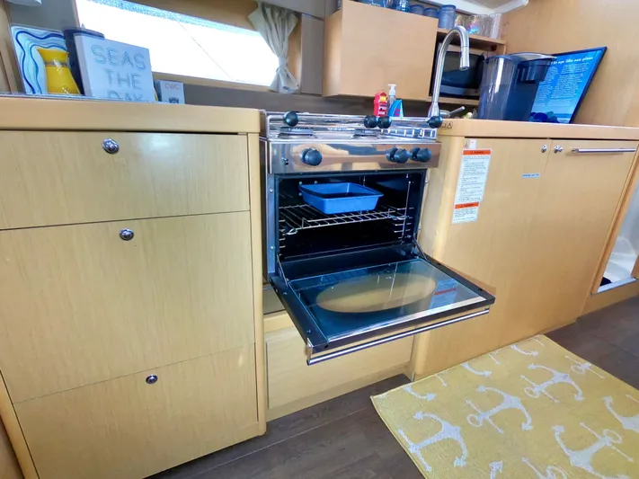 R & R Yacht Photos Pics 