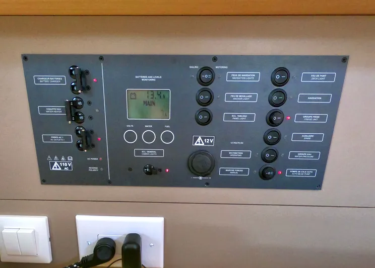 R & R Yacht Photos Pics 