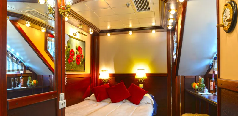 Running On Waves Yacht Photos Pics 