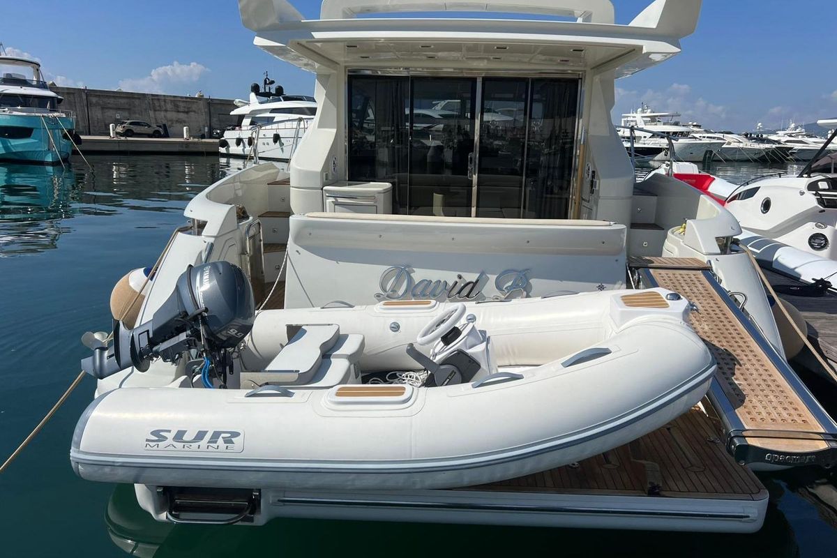 2008 Azimut 43 