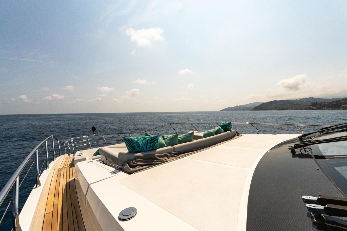 2019 Azimut 88 
