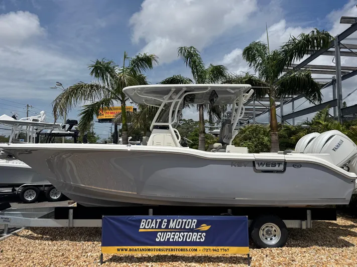  Yacht Photos Pics 2025 Key West 260 boat displayed at Boat & Motor Superstores, surrounded by palm trees.