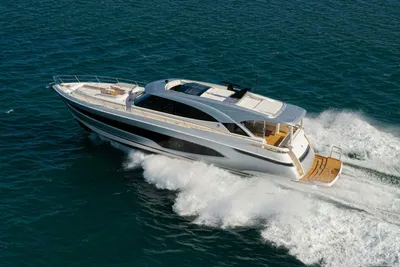 Riviera 6800 Sport Yacht Platinum