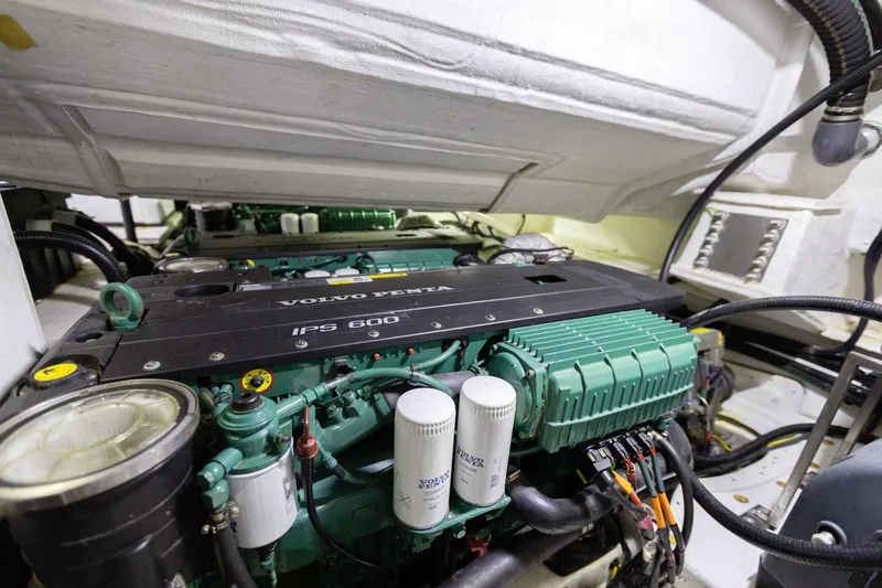 Knot On Call Yacht Photos Pics 