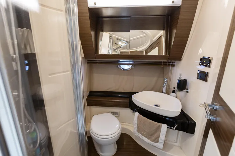 Knot On Call Yacht Photos Pics 