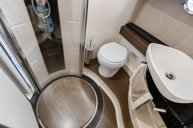 Knot On Call Yacht Photos Pics 