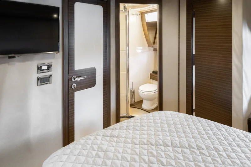 Knot On Call Yacht Photos Pics 