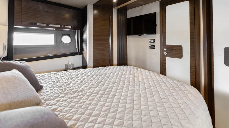 Knot On Call Yacht Photos Pics 