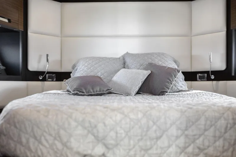 Knot On Call Yacht Photos Pics 